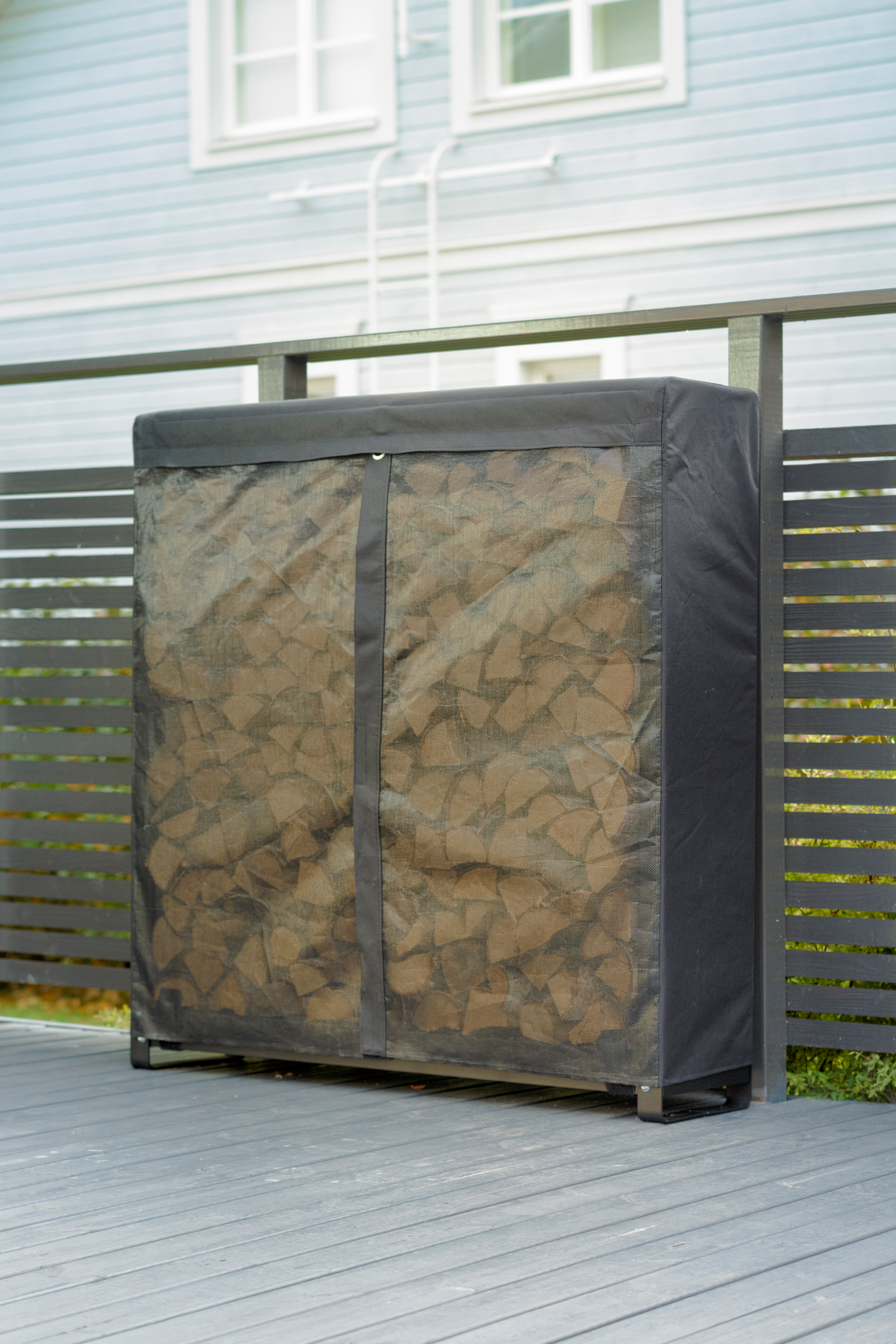 Suojahuppu polttopuutelineelle Stala Wood rack cover musta