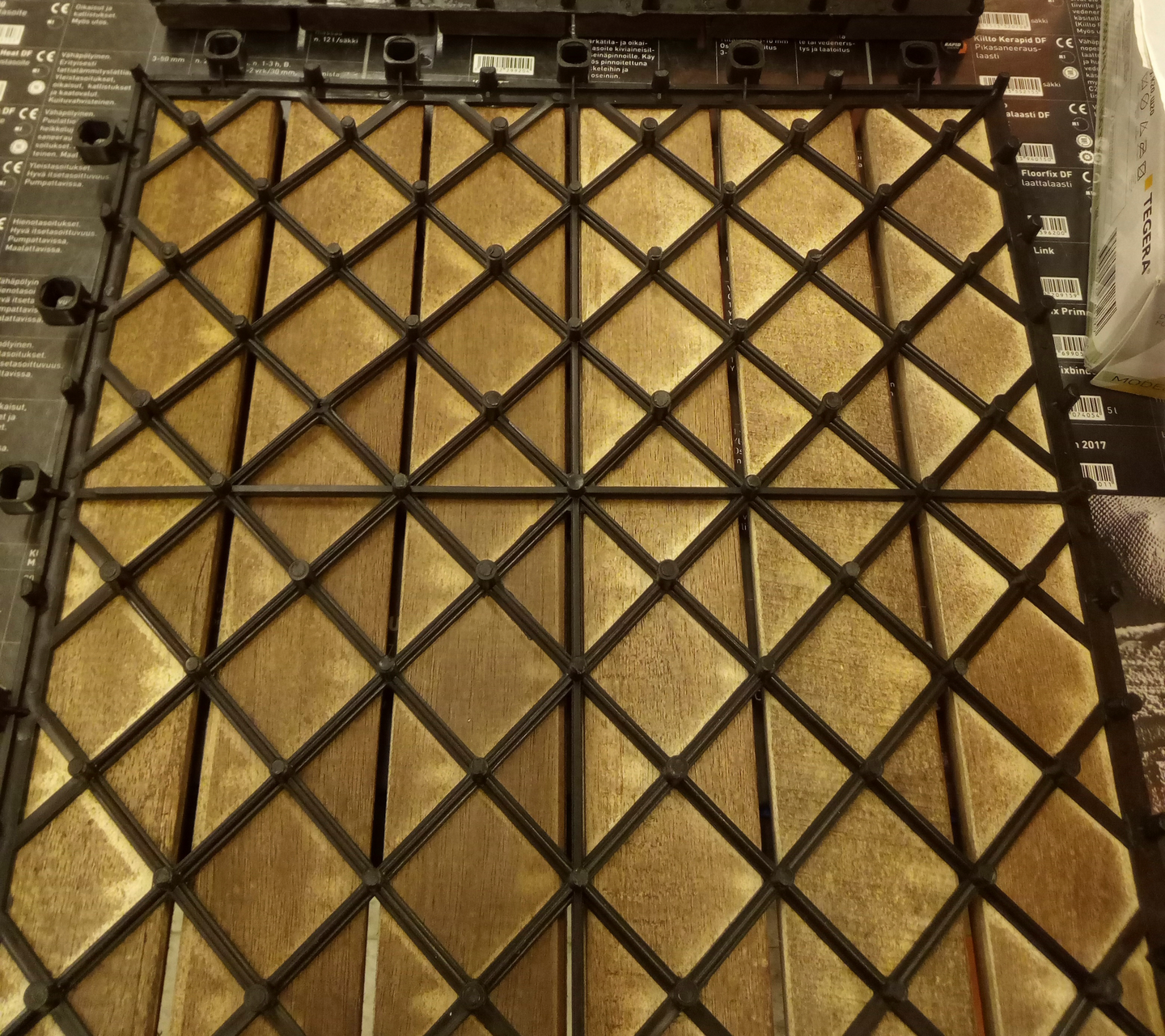 Terassilaatta Goodiy akaasia 30x30 tummanruskea öljytty