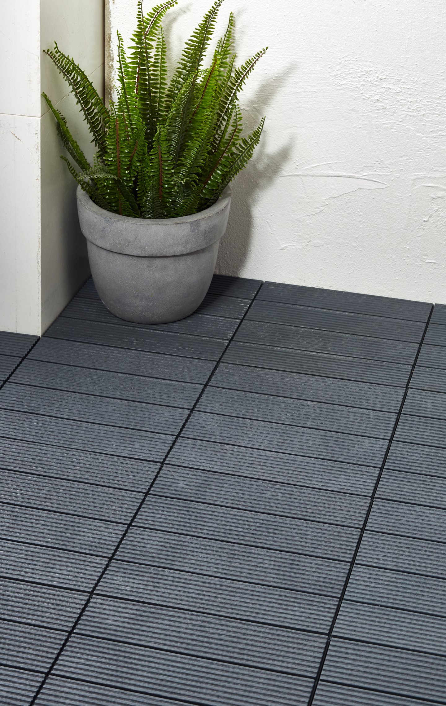 Terassilaatta Goodiy harmaa muovi 30x30 uritettu pinta