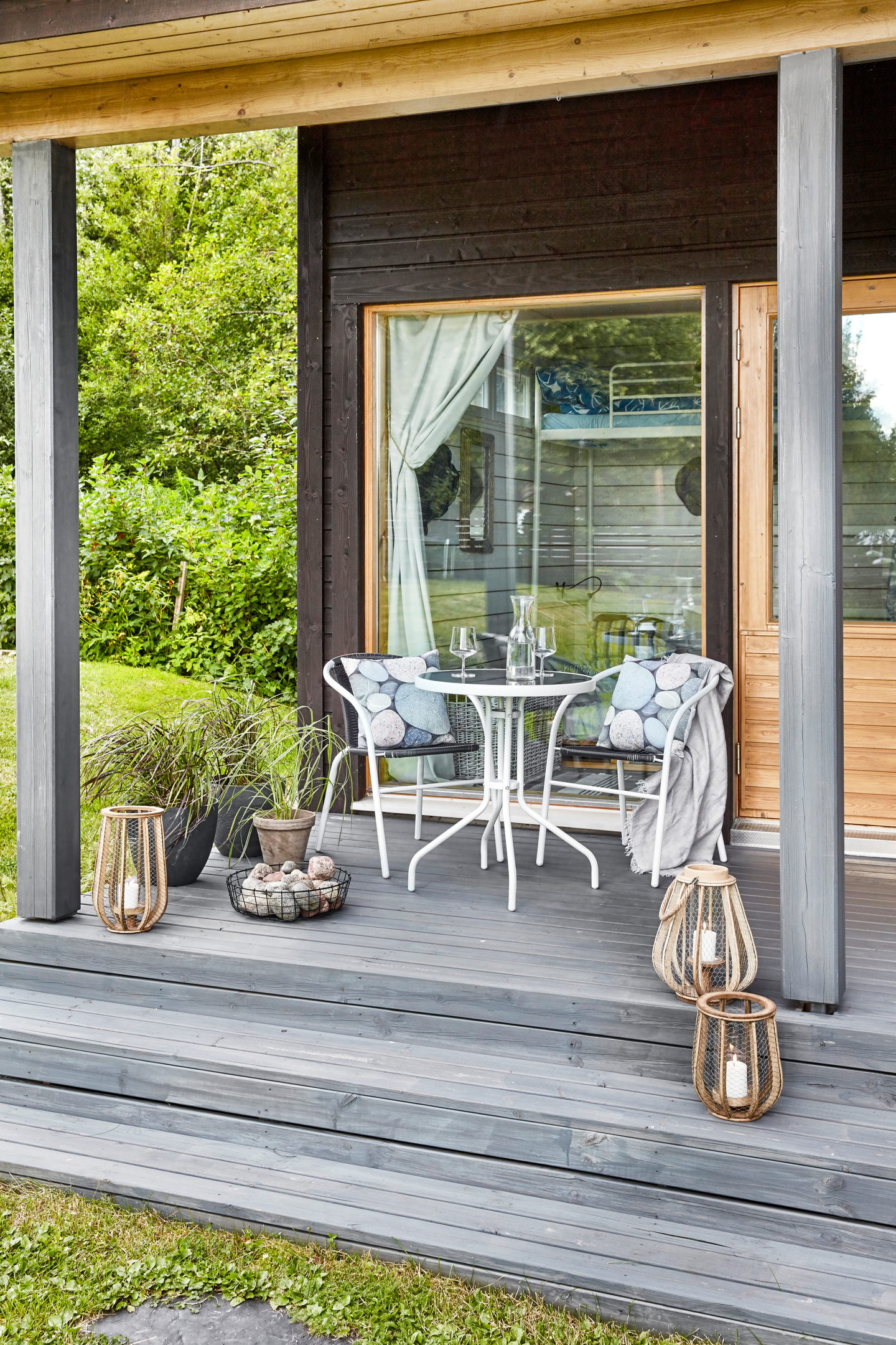 Parvekesetti Goodiy valkoinen/ruskea pöytä ja 2 tuolia