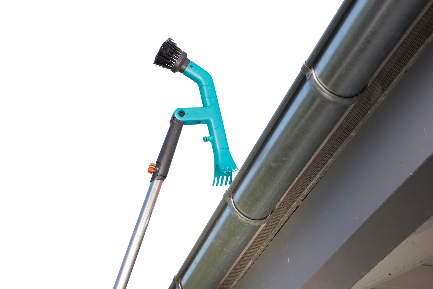 Räystään puhdistusharja varrella Gardena CombiSystem