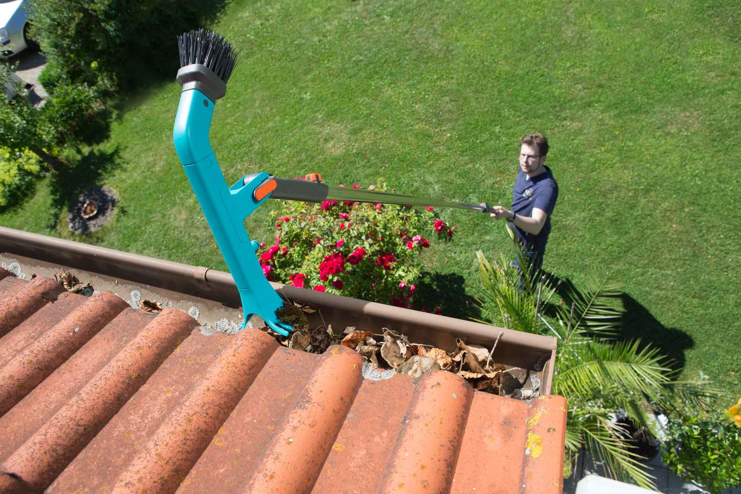 Räystään puhdistusharja varrella Gardena CombiSystem