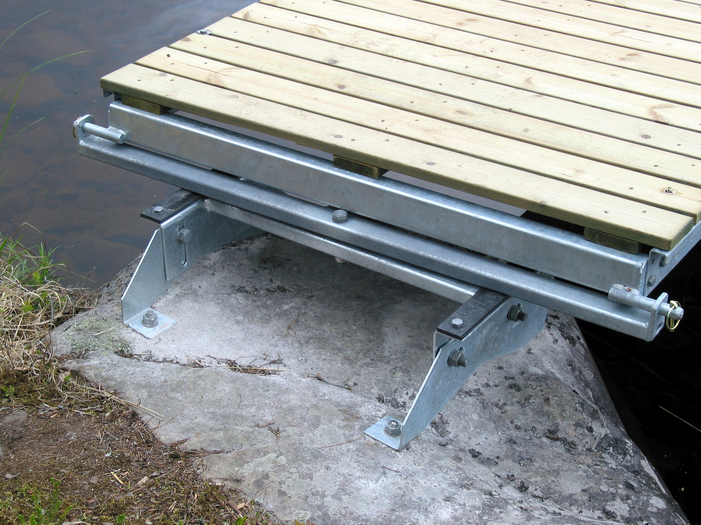 Joustava kalliokiinnitys Luoman Ulpukka 9407u