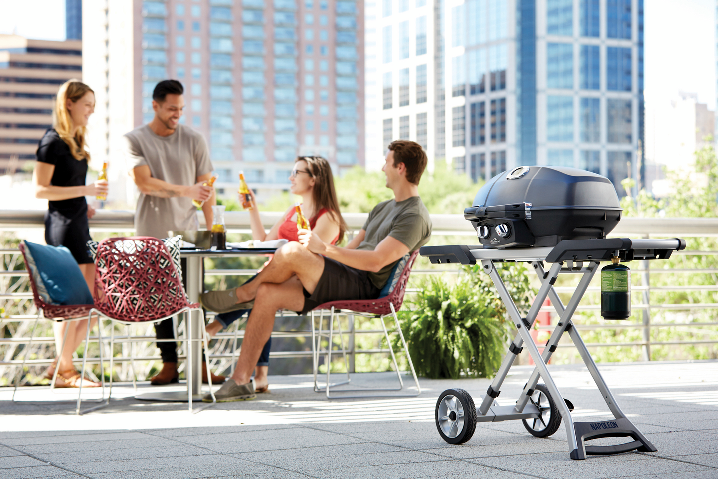 Kaasugrilli Napoleon kärryllä TraveQ PRO285X
