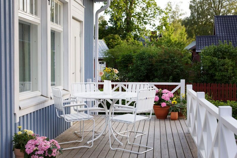 Pöytä Varax Suvisaari pyöreä valkoinen