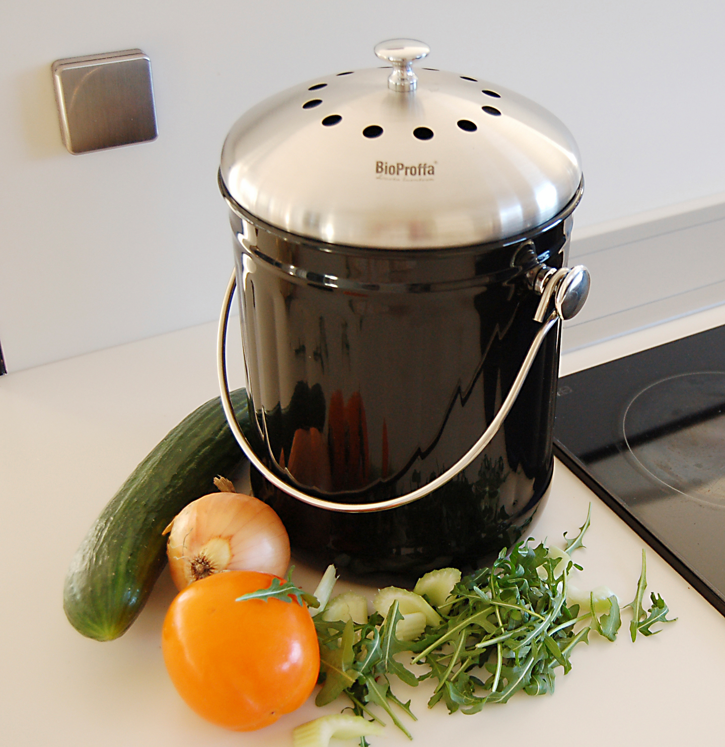 Keruuastia BioProffa musta metallinen 5l aktiivihiilisuodattimella hajuton