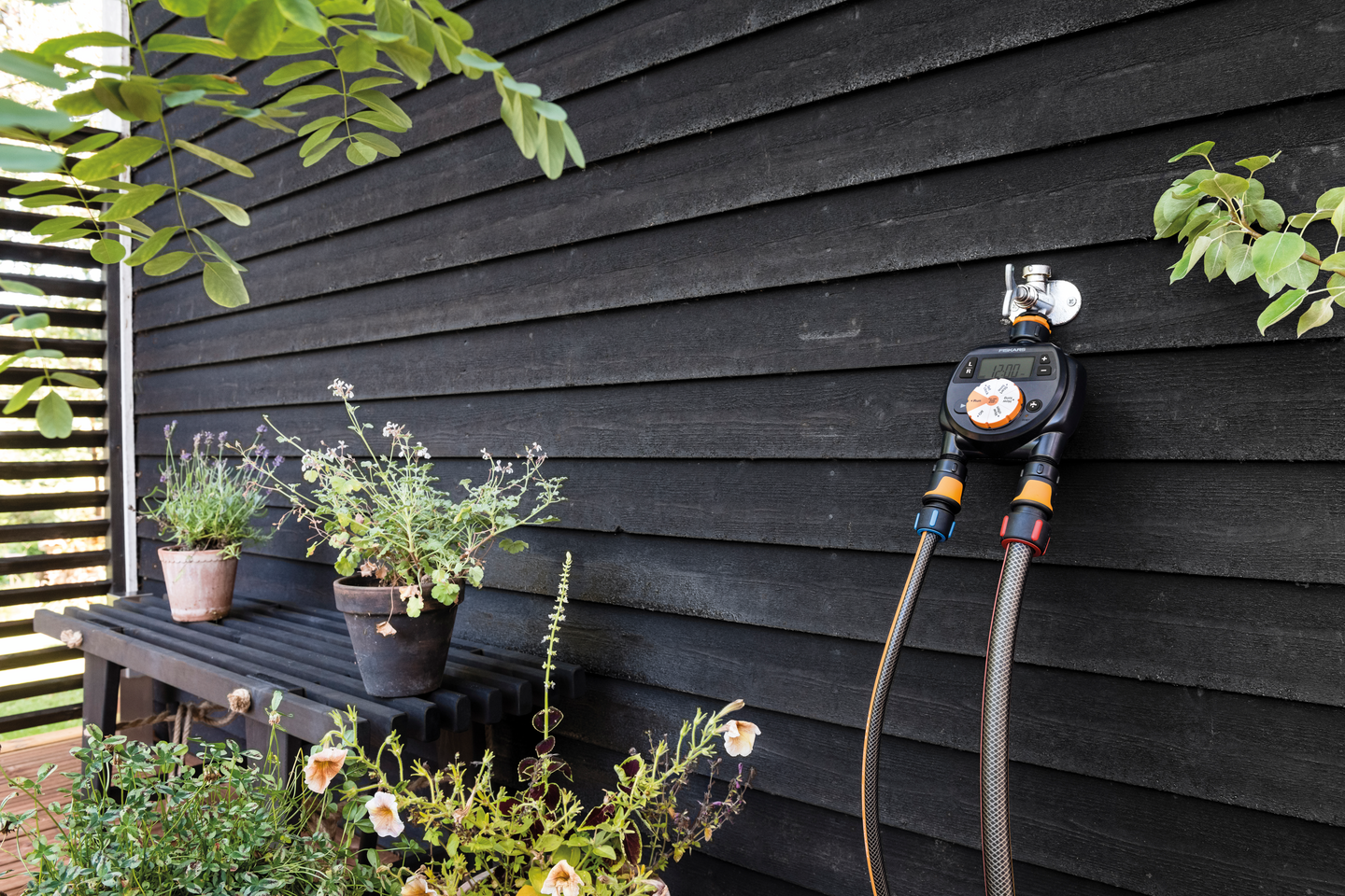 Kasteluajastin Fiskars kahdella ulostulolla