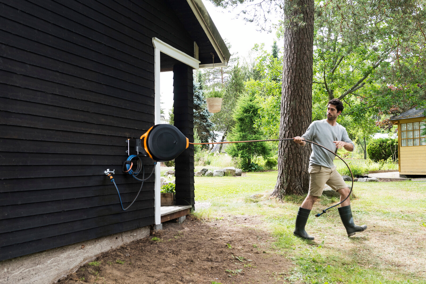 Seinäkiinnike kastelukelalle Fiskars XL