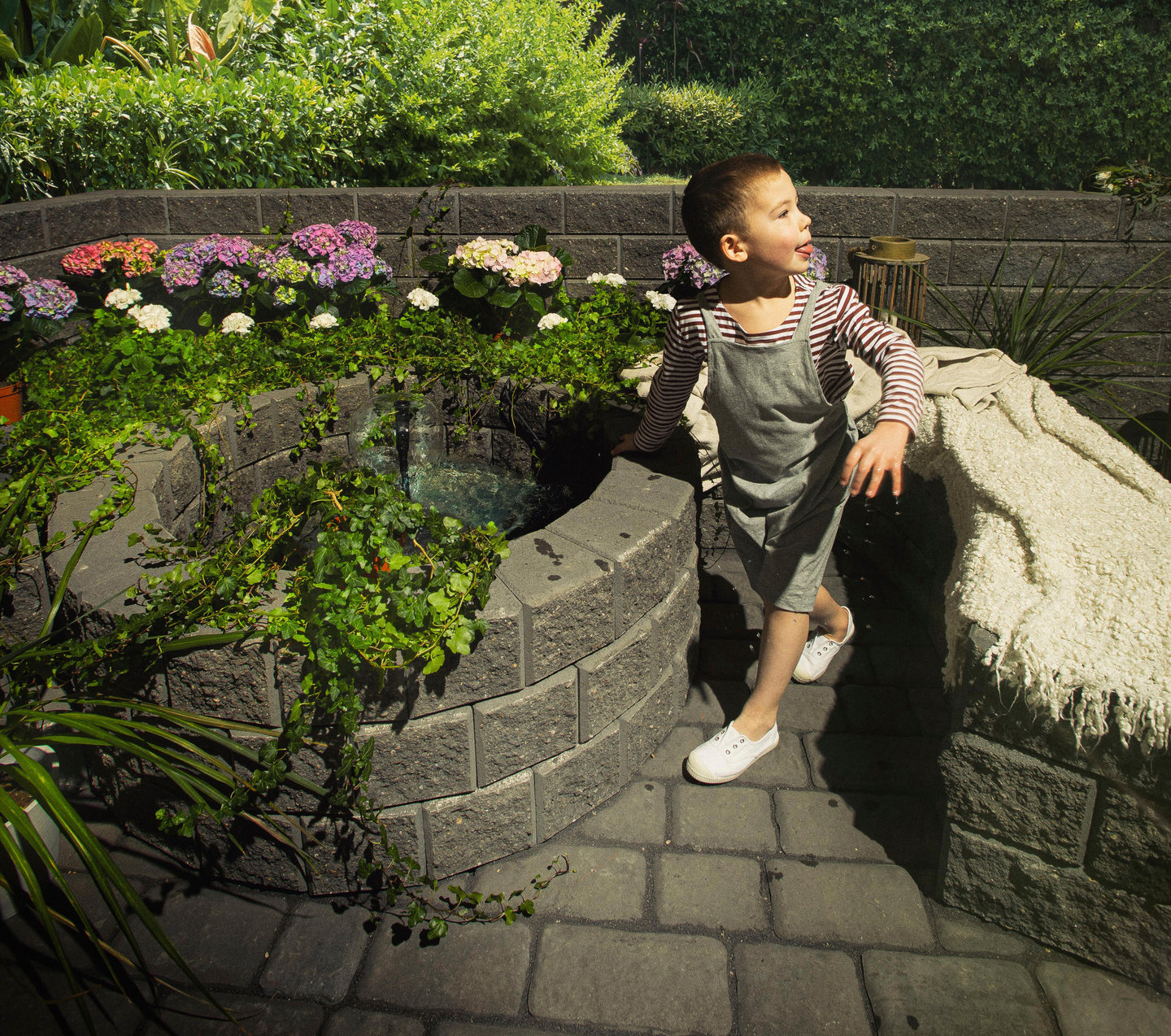 Citymuurikivi Lakka kaari musta