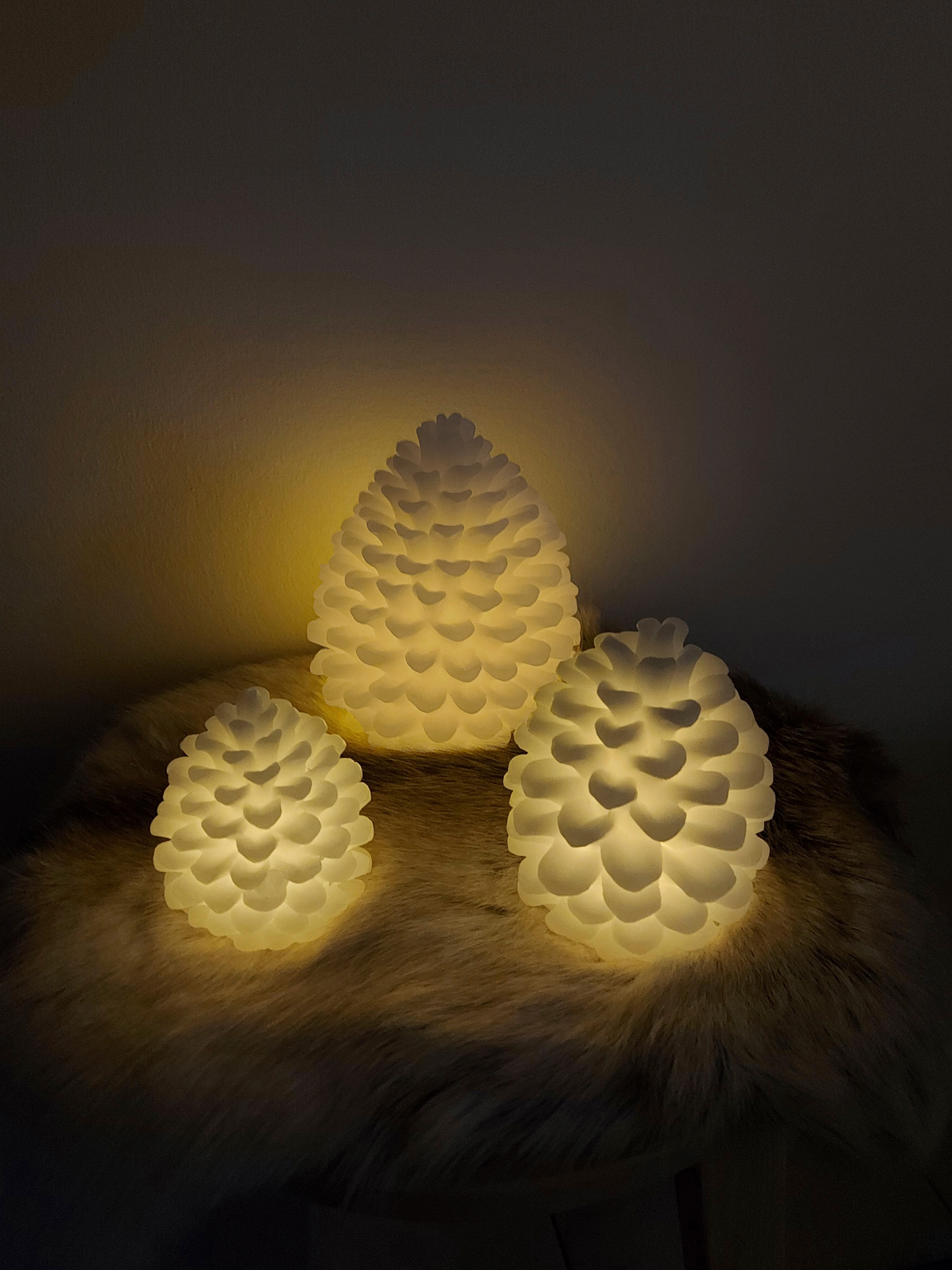 Led-kynttilä Cello käpy IP20 18cm valkoinen