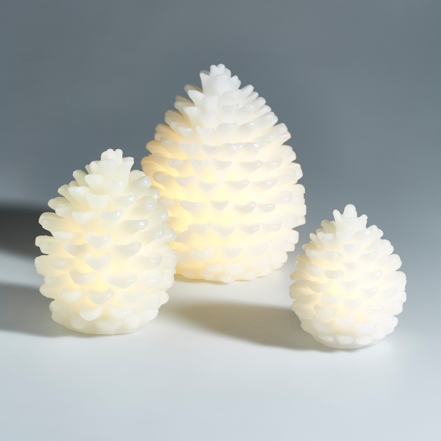 Led-kynttilä Cello käpy IP20 18cm valkoinen