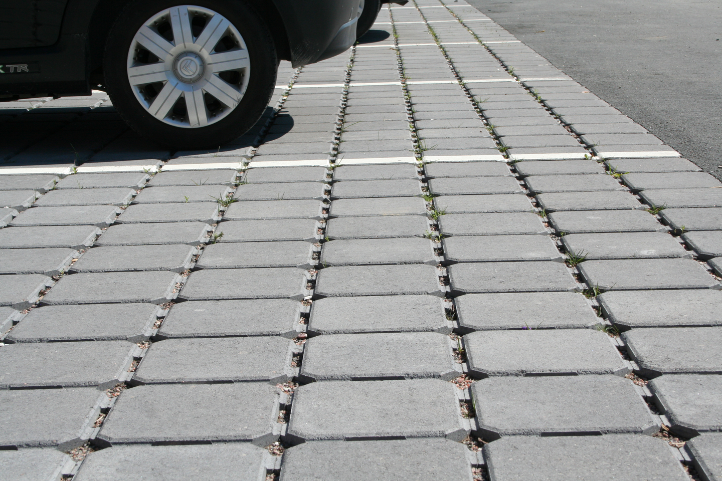 Hulelaatta HB 280x280x80mm musta