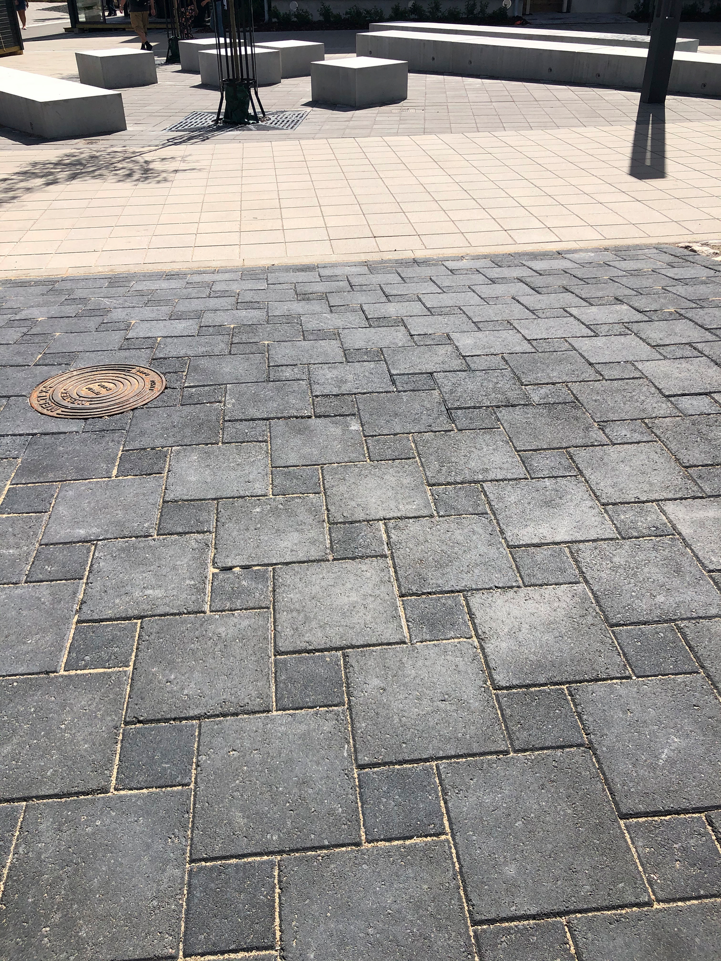 Aukiokivi HB 138x138x60mm täysmusta 10,0m²/lava 1405kg/lava