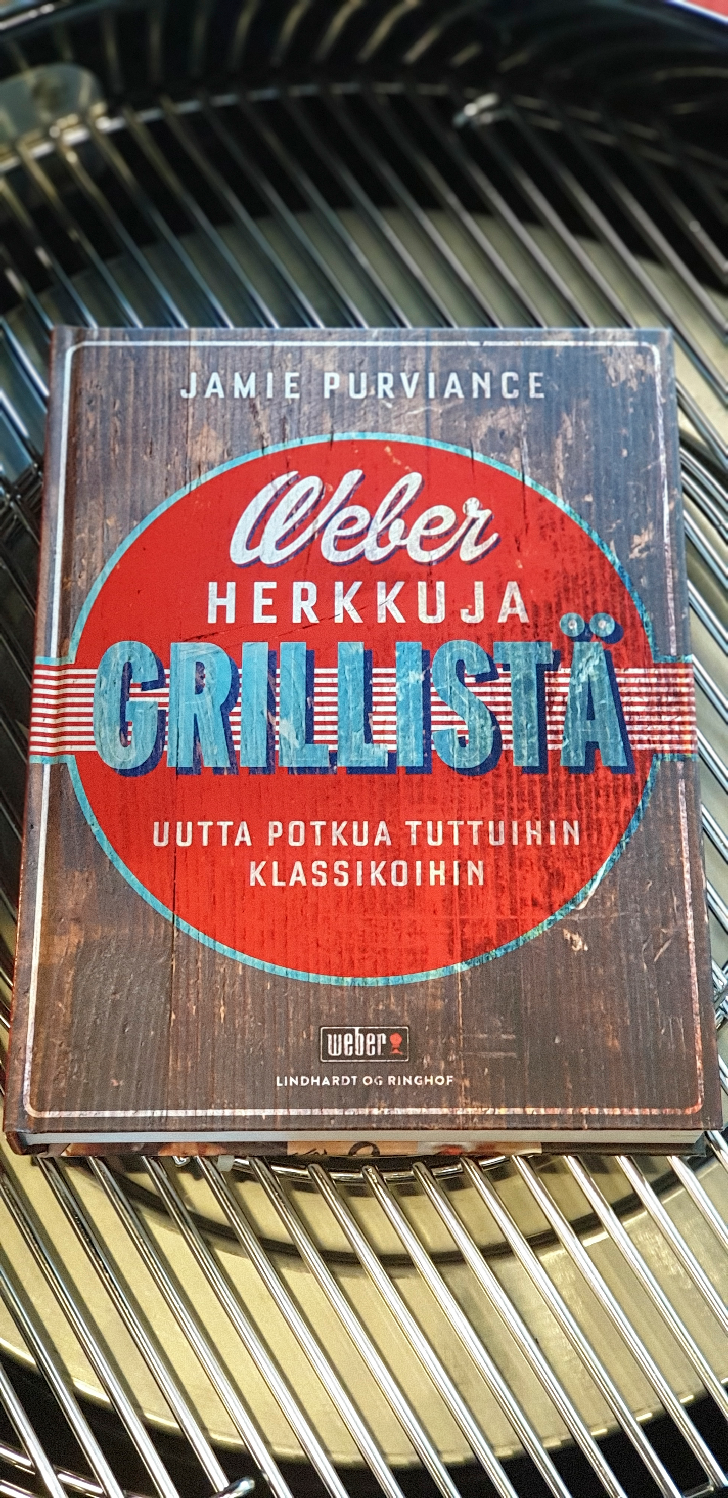 Kirja Weber herkkuja grillistä