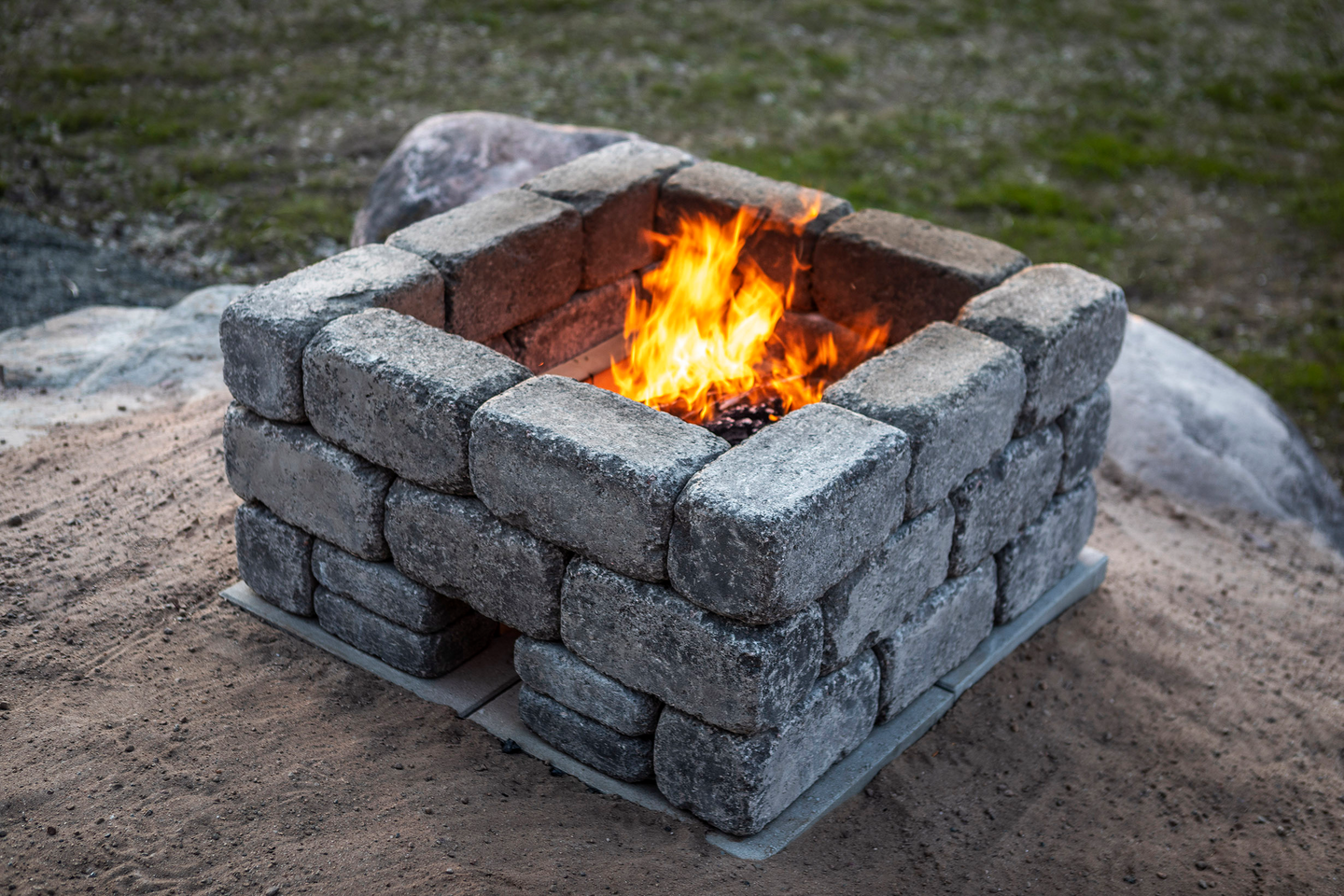 Nuotiopaikka HB Firepit musta