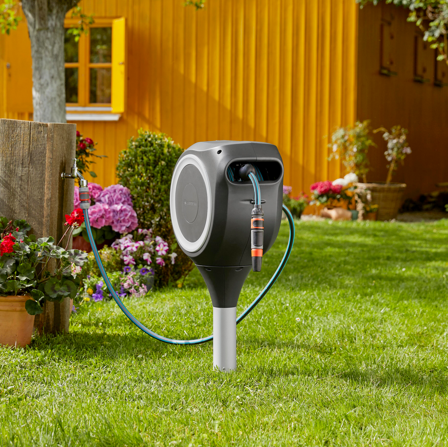 Letkukela Gardena RollUp S 15m maaruuvilla valkoinen