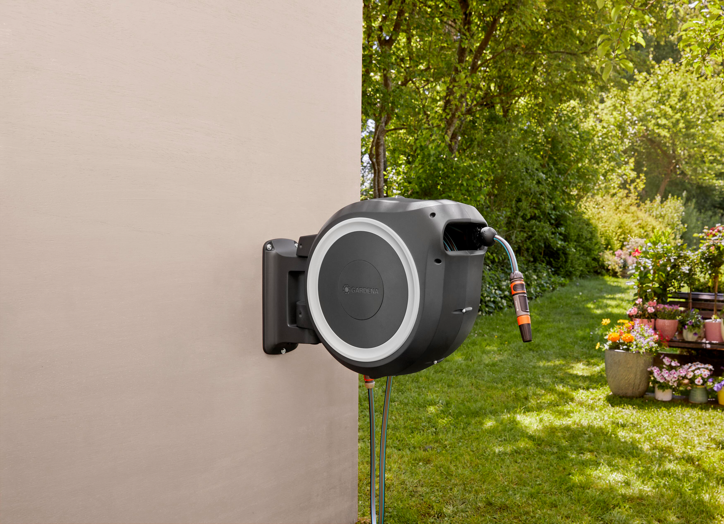Seinäletkukela Gardena RollUp XL 35m valk sis. ruiskusuutin & kastelupistooli