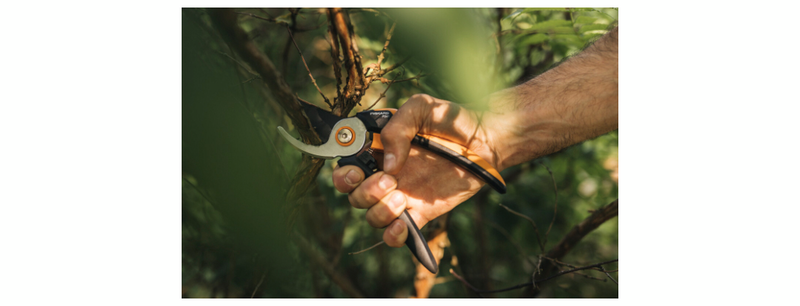 Oksasakset Fiskars ohileikkaavat Plus SmartFit P541