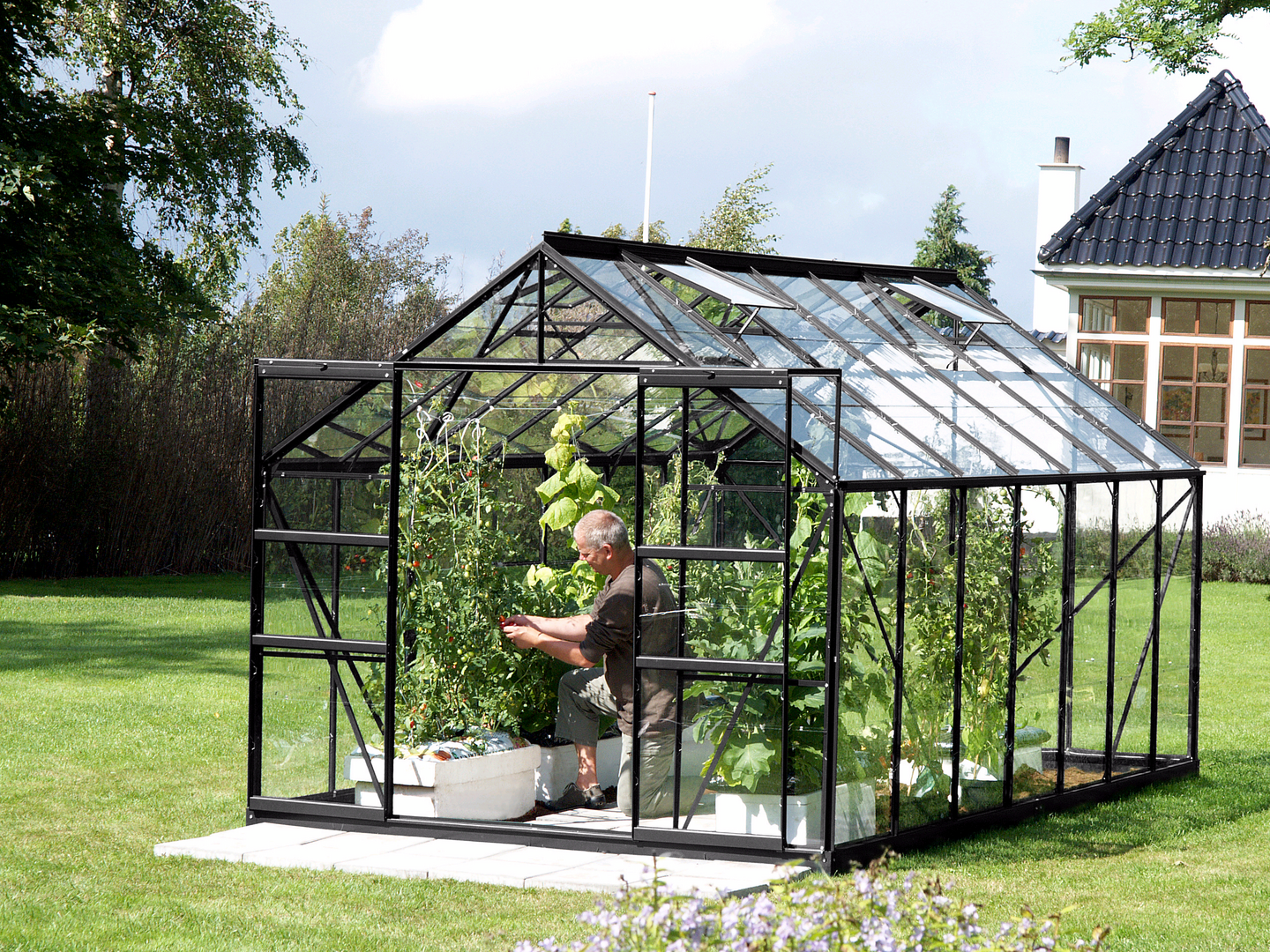 Kasvihuone Vitavia Uranus 11500 lasi mustalla alumiinirungolla