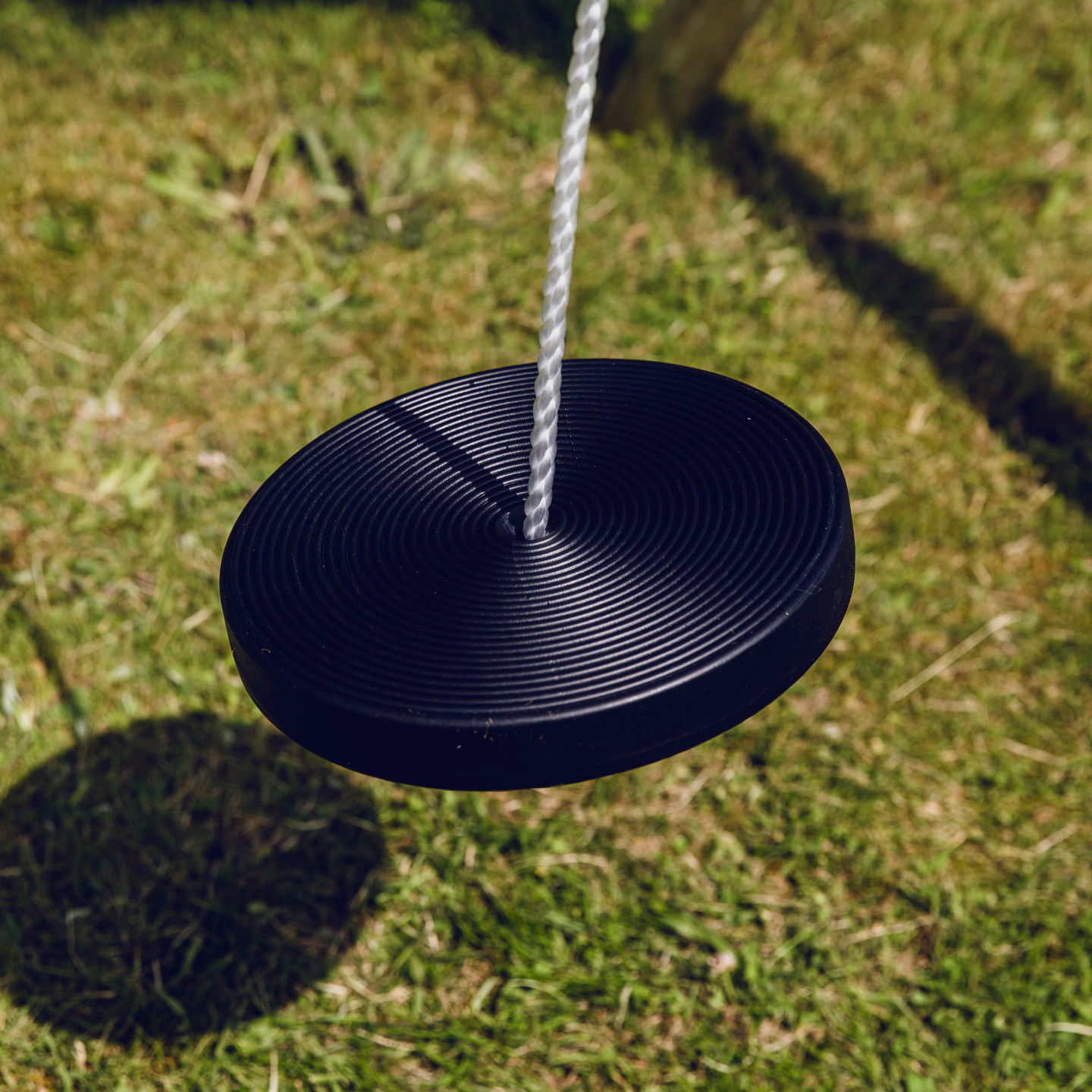 Lautaskeinu Nordic Play musta köydellä