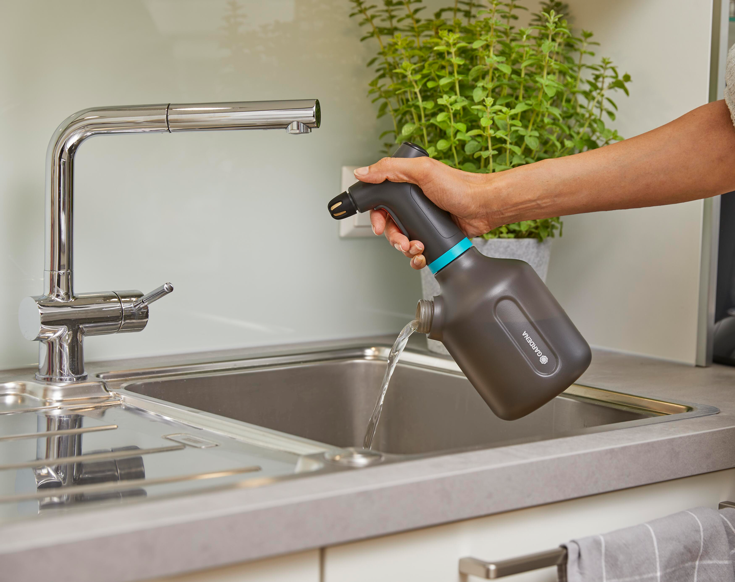 Sumutinpullo easypump 1l paristokäyttöinen Gardena