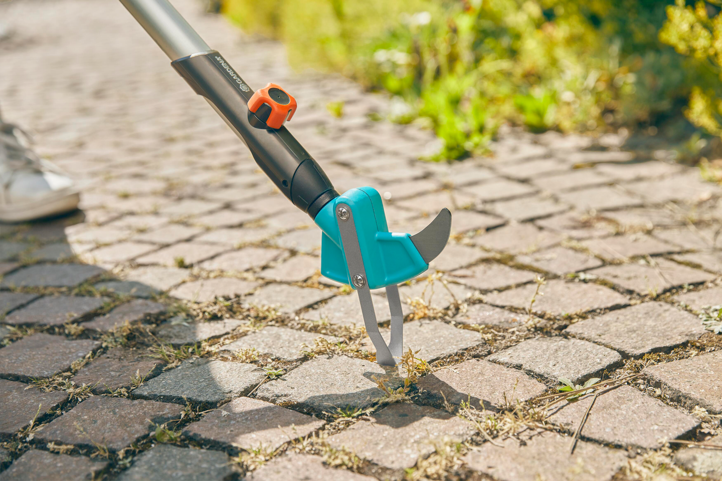 2in1 kiveysten puhdistusrauta Gardena combisystem