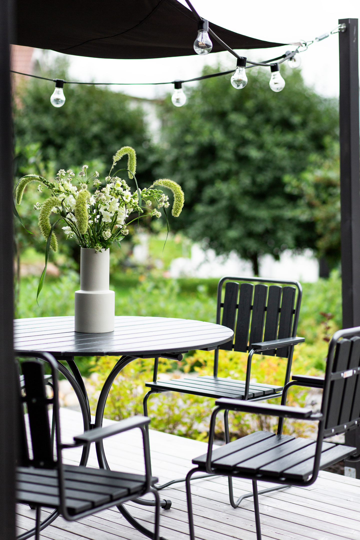 Pöytä Varax Suvisaari pyöreä musta/harmaa