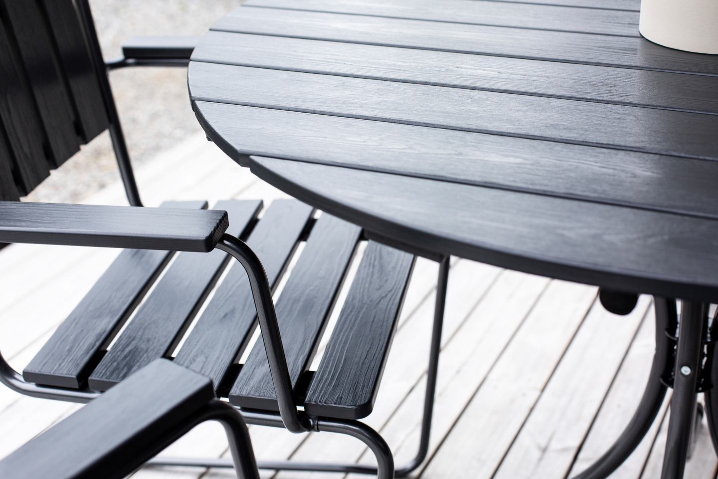 Pöytä Varax Suvisaari pyöreä musta/harmaa