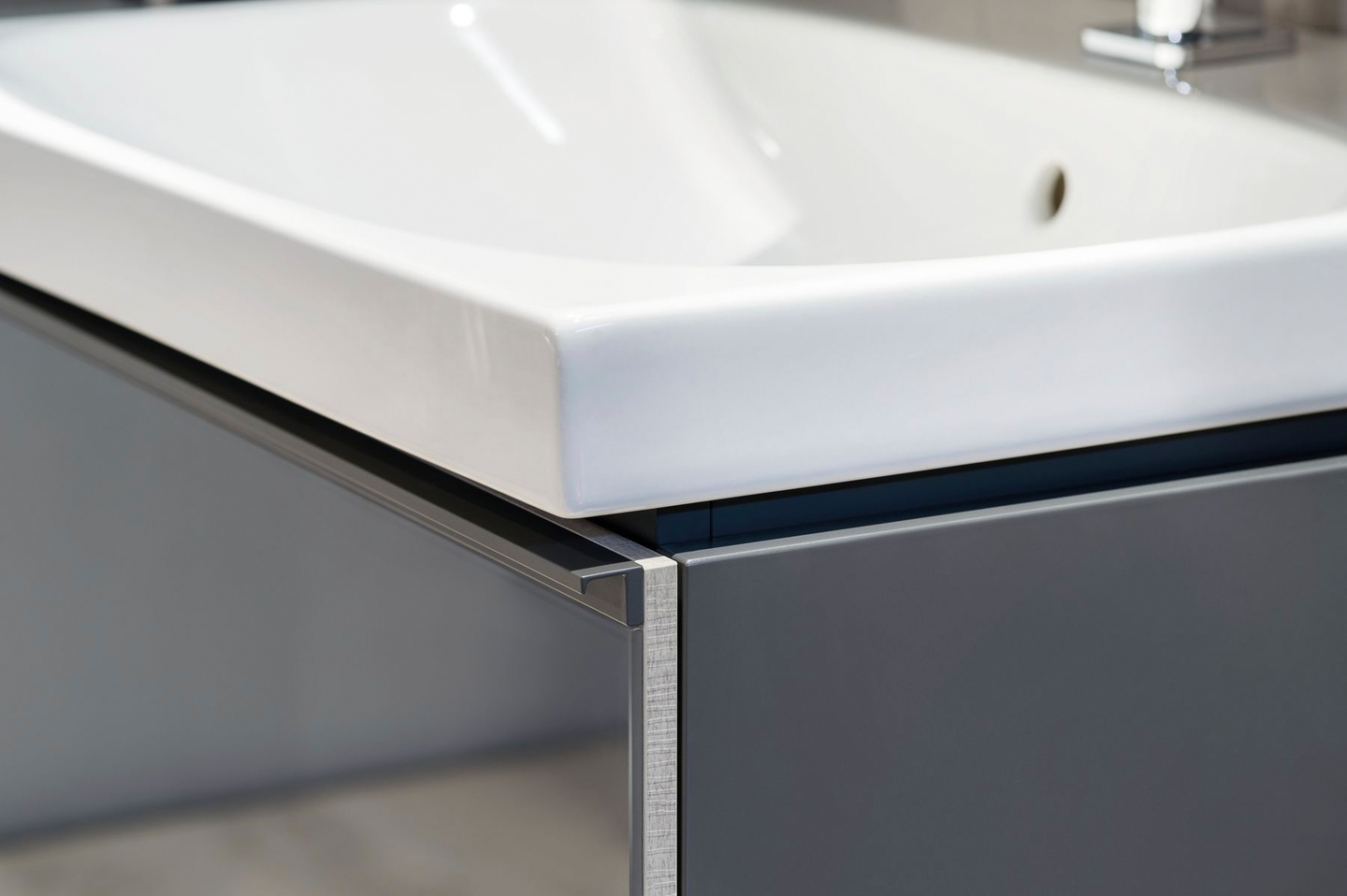 Pesuallas Geberit Acanto L60 S42,2cm compact hanareikä ylivuotoaukko