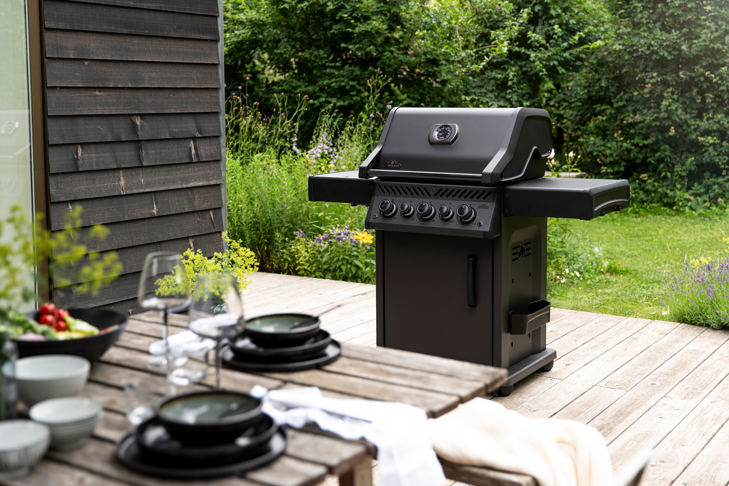 Kaasugrilli Napoleon Rogue Phantom RSE425-1