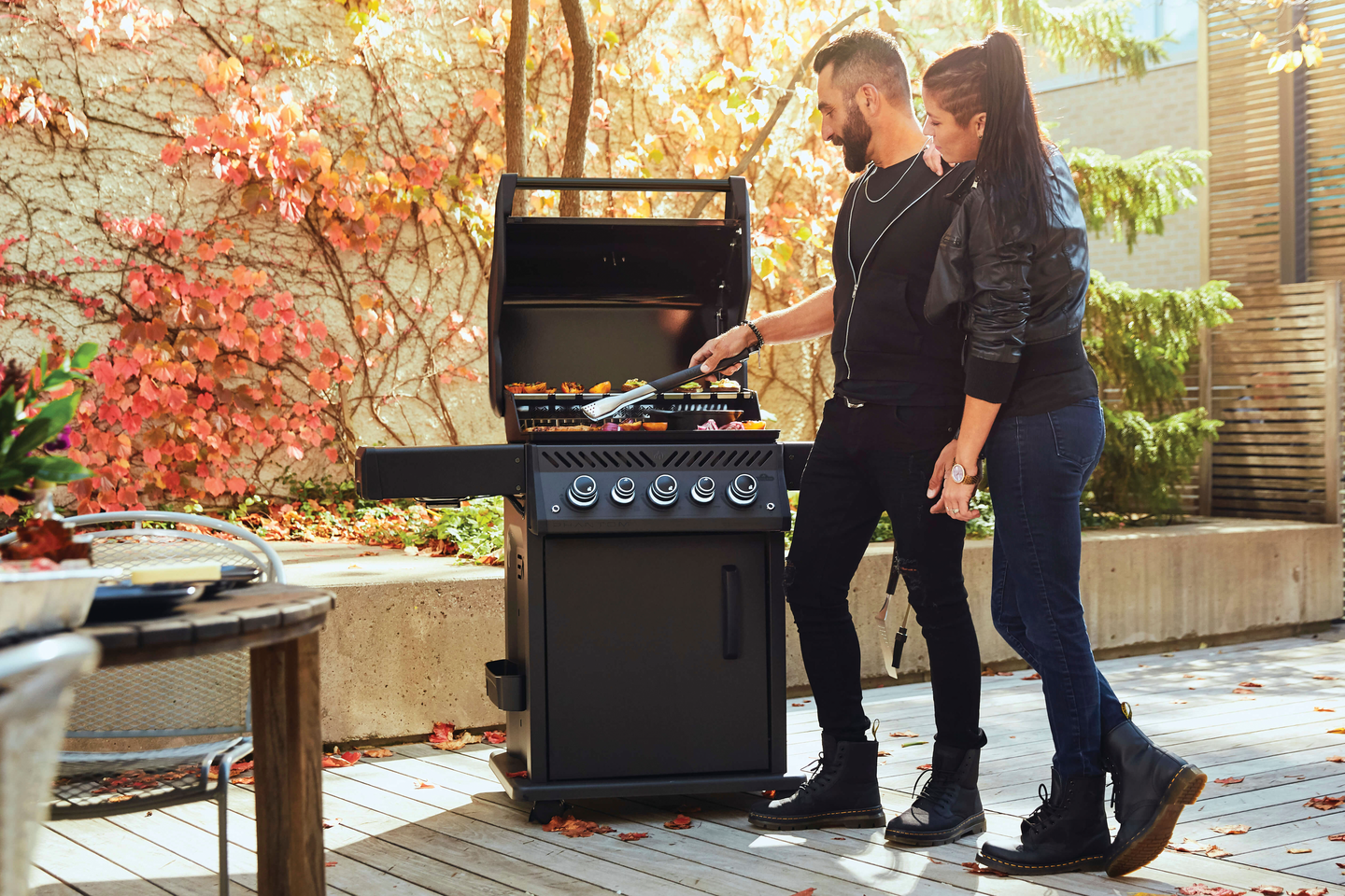 Kaasugrilli Napoleon Rogue Phantom RSE425-1