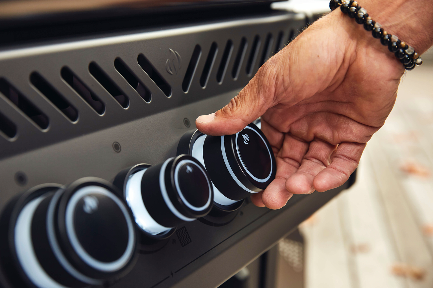 Kaasugrilli Napoleon Rogue Phantom RSE425-1