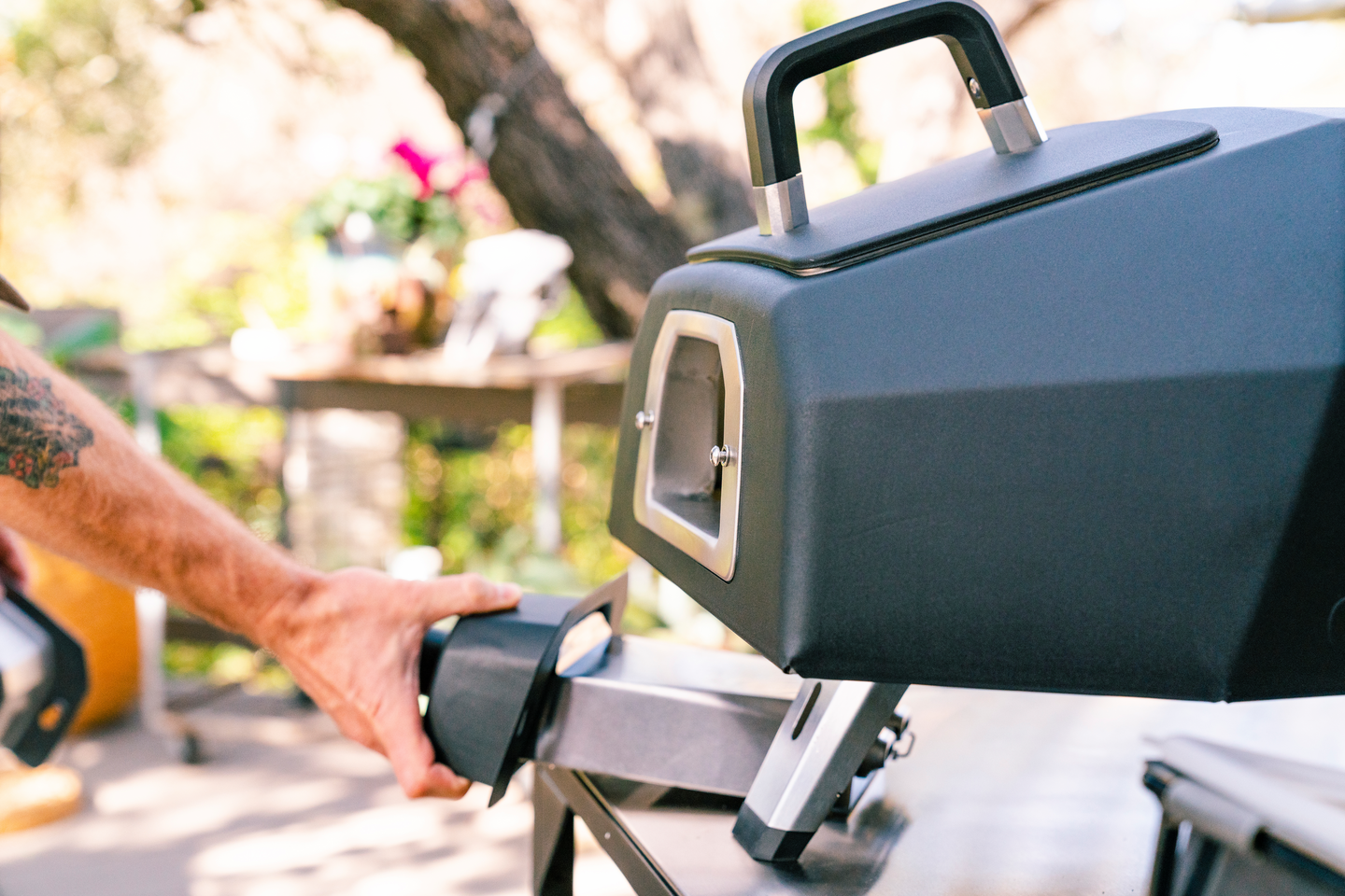 Kaasupoltin Ooni Karu 16 pizzauuniin