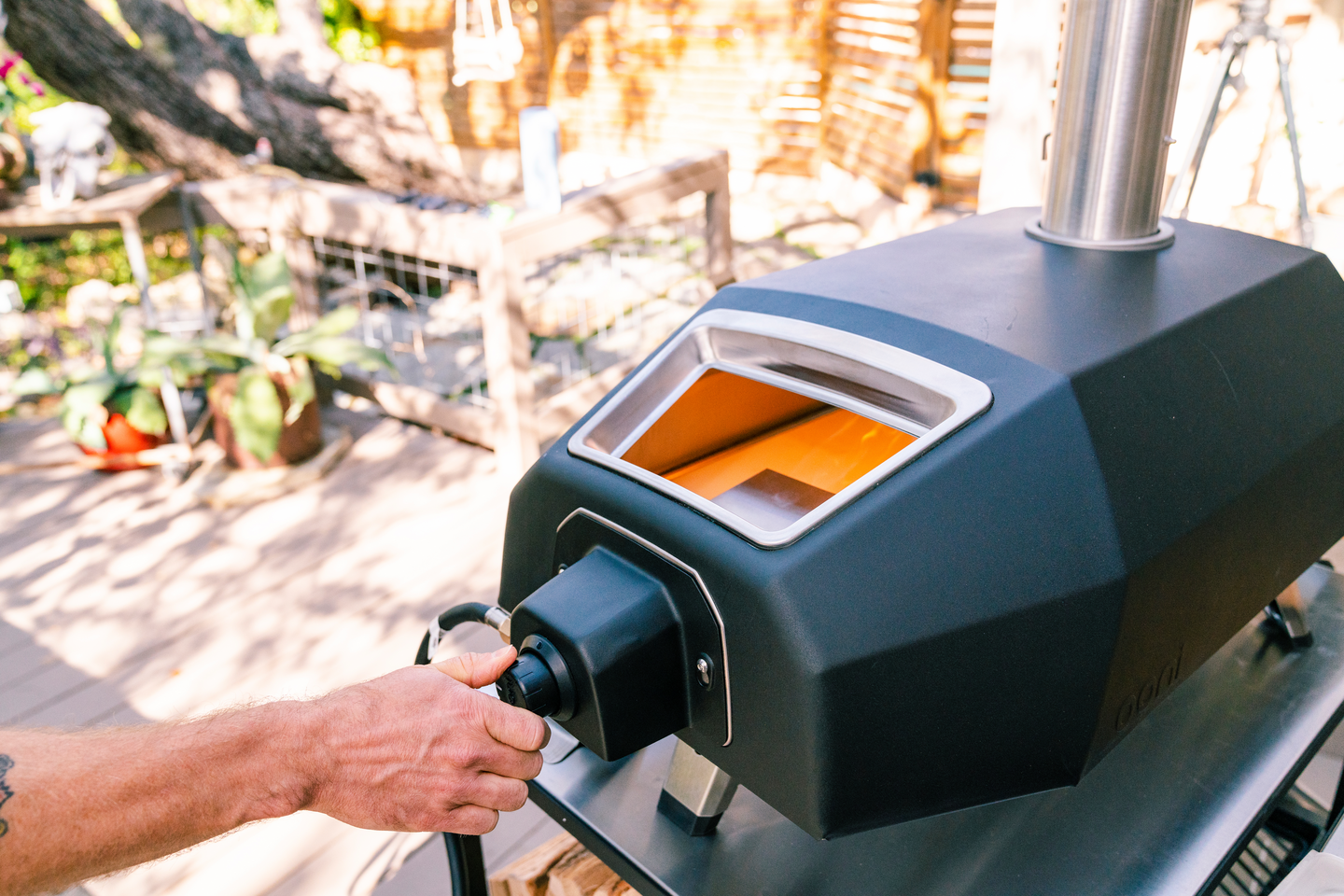 Kaasupoltin Ooni Karu 16 pizzauuniin