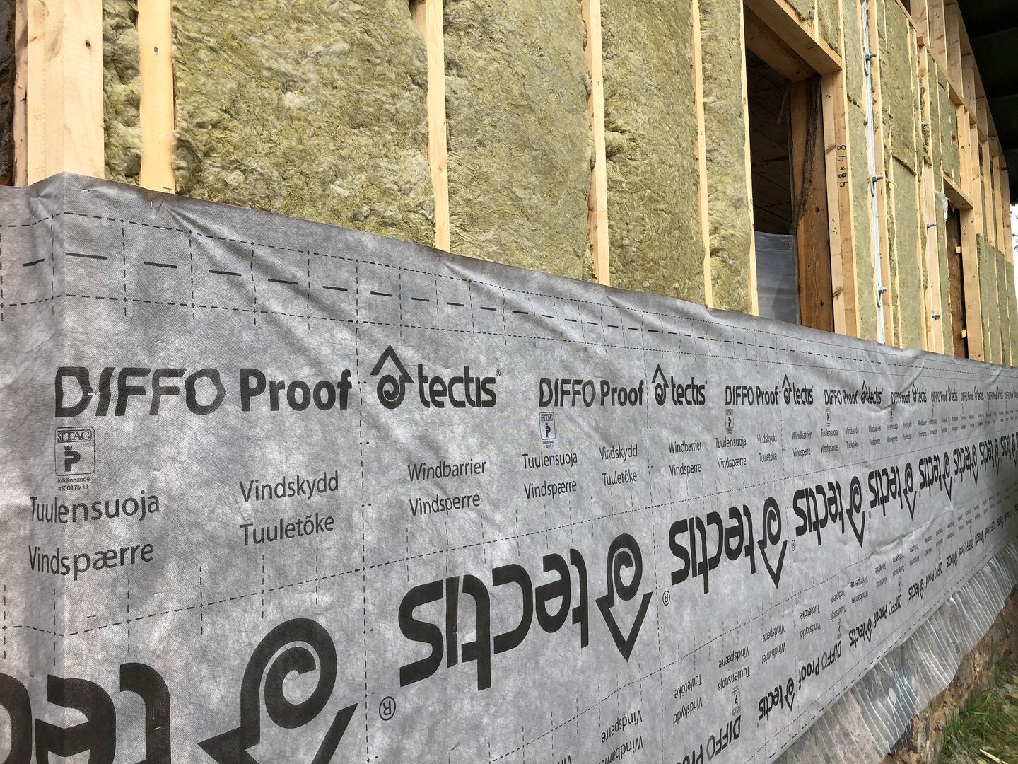 Tuulensuoja Diffo Proof 137,5m² kangas 2,75x50m 92g/m²