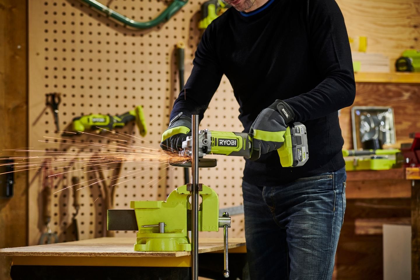 Akkukulmahiomakone Ryobi RAG18125-1C40S 18V ONE+