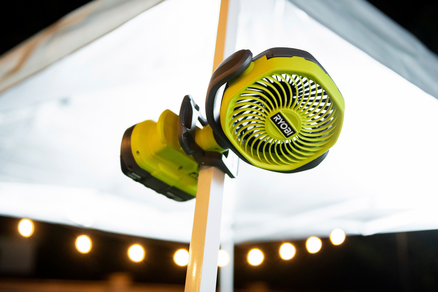 Tuuletin Ryobi RCF18-0 18V ONE+ klipsikiinnityksellä