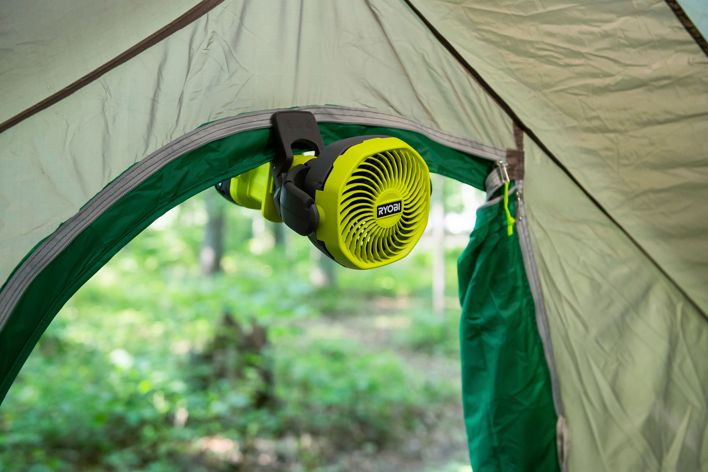 Tuuletin Ryobi RCF18-0 18V ONE+ klipsikiinnityksellä