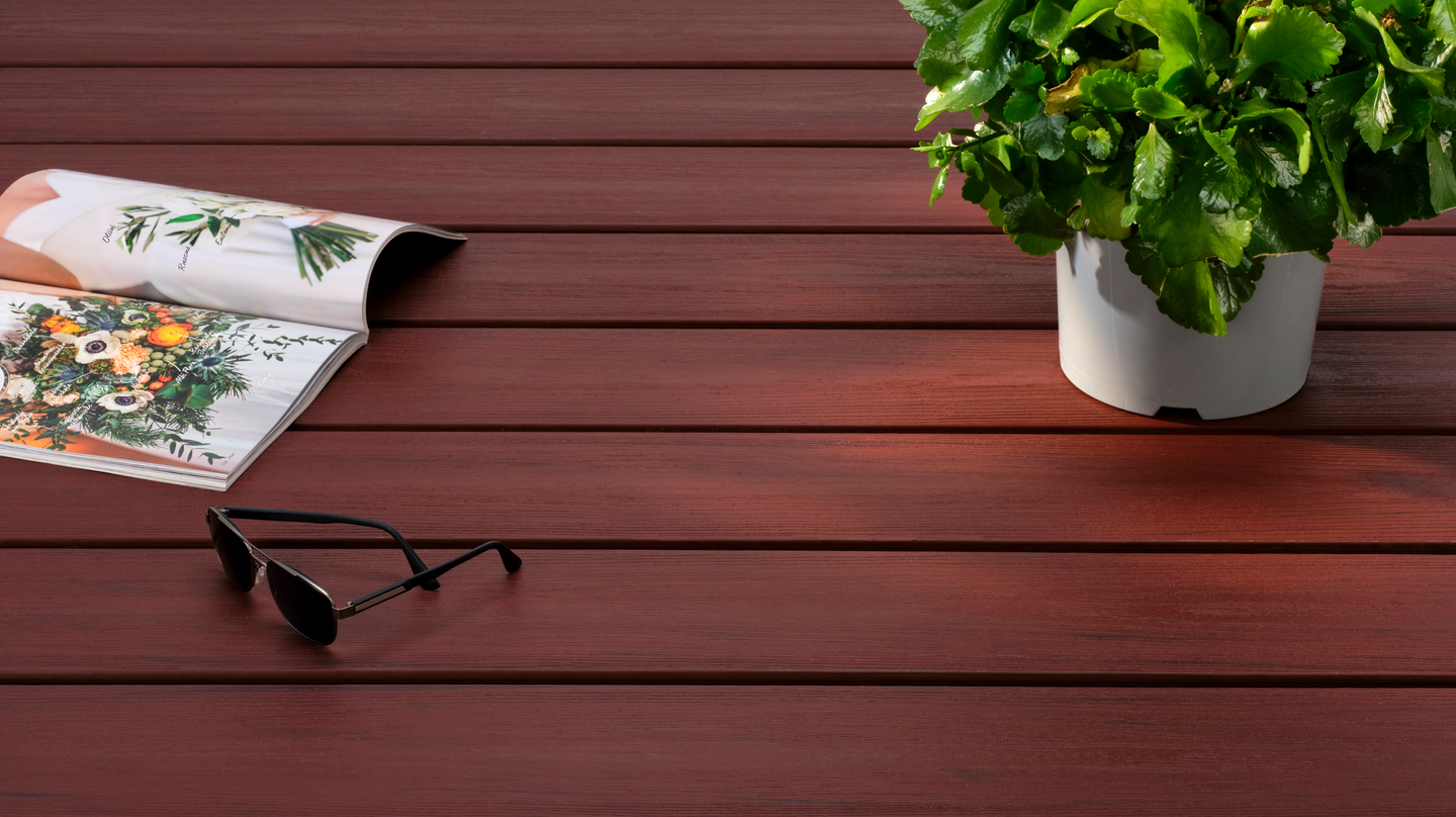 Terassilauta UPM ProFi Piazza One Red Padouk 25x140x4000