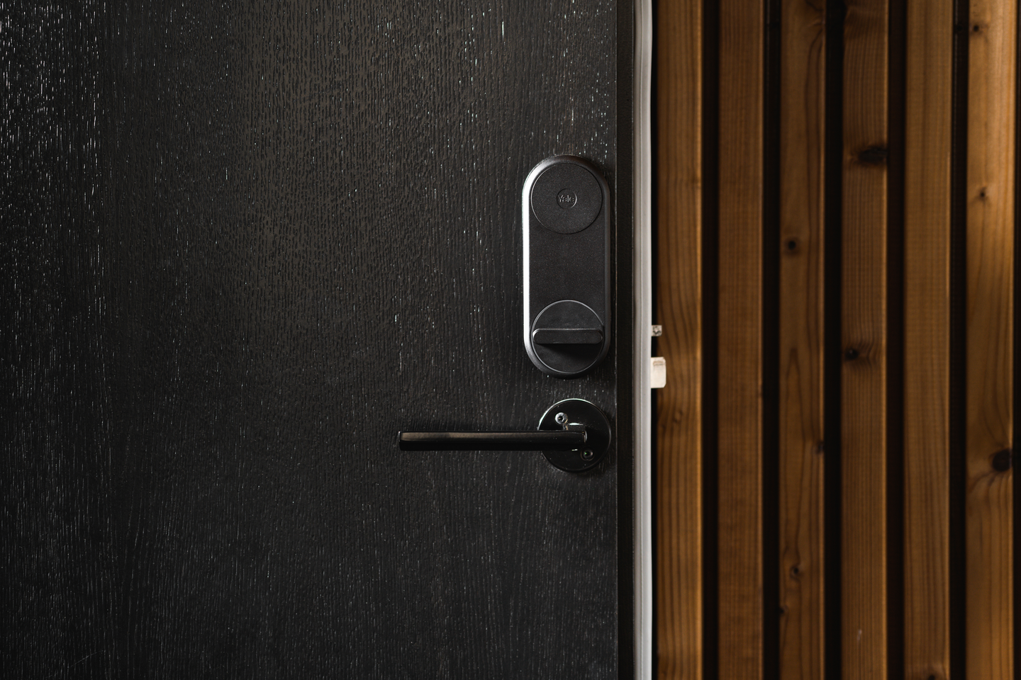 Älylukko Yale Linus + etäohjaus musta