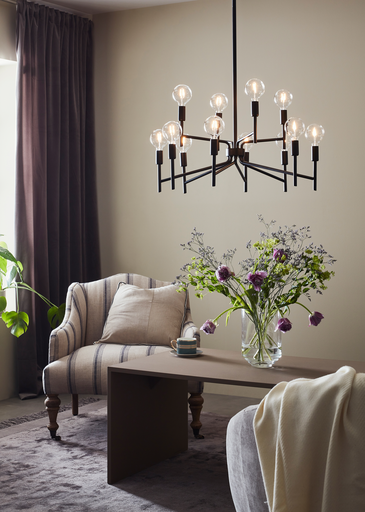 Kattovalaisin Markslöjd Regent 12 musta E14