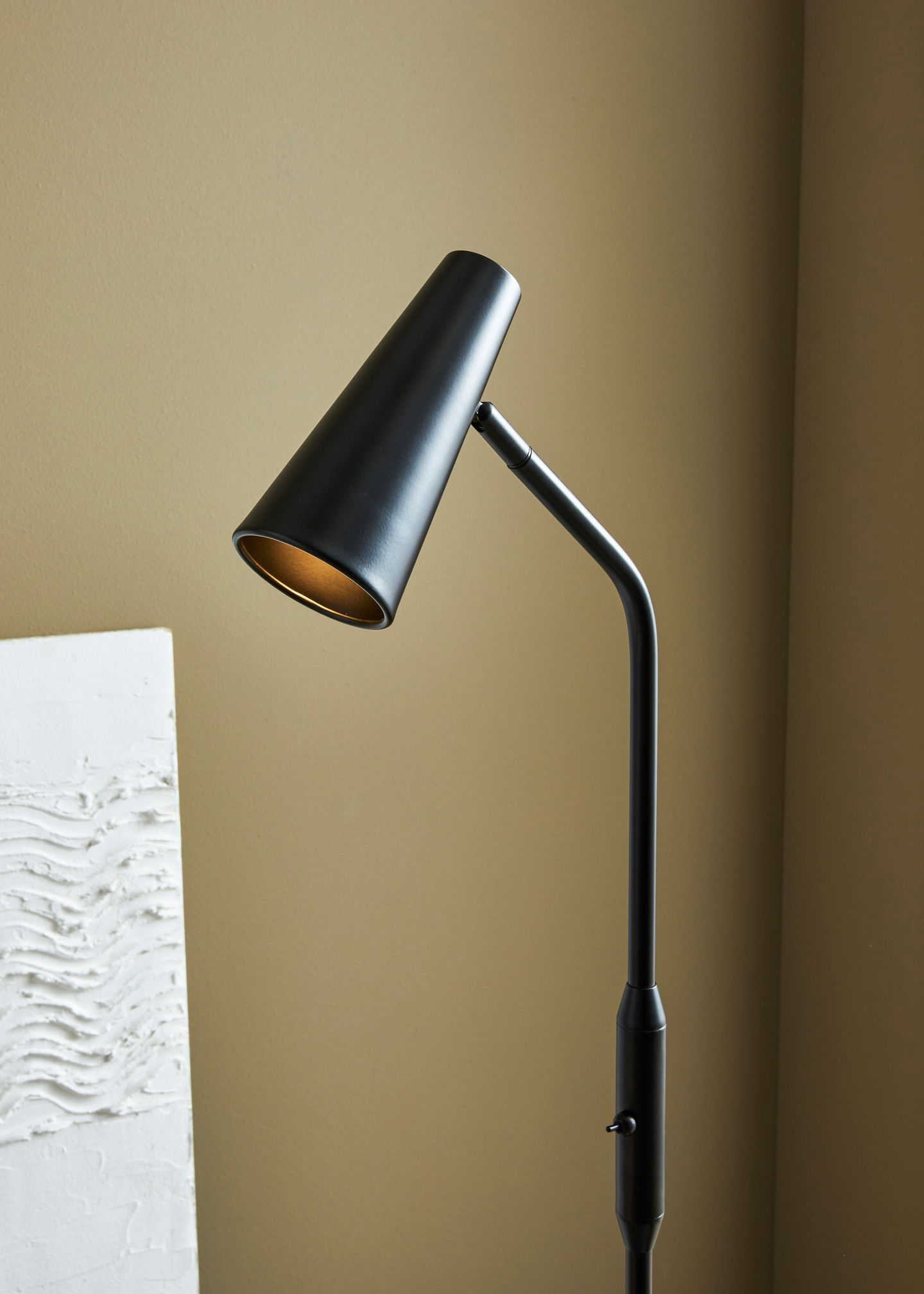 Lattiavalaisin Markslöjd Crest musta GU10