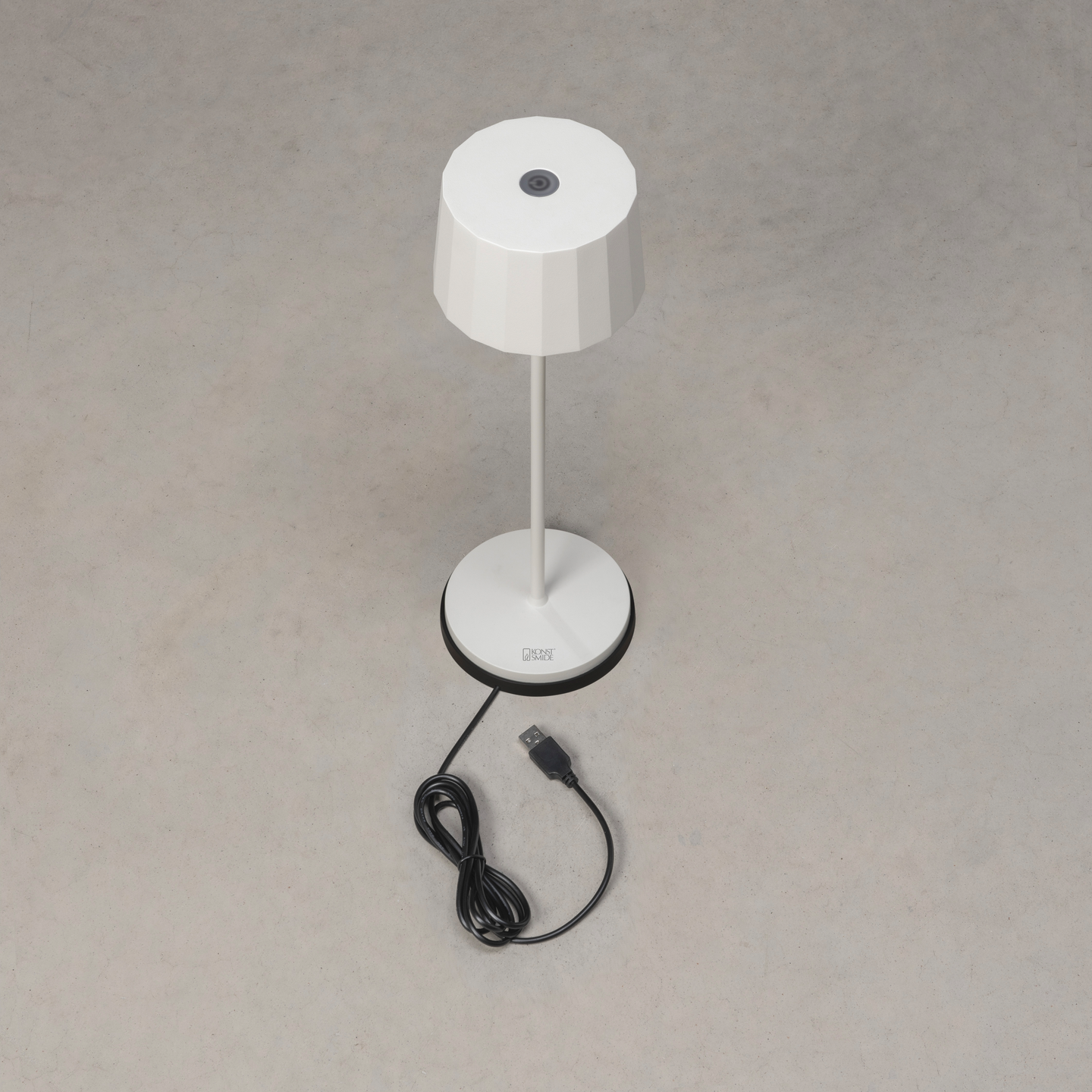 BORDSLAMPA KONSTSMIDE POSITANO VIT USB KO