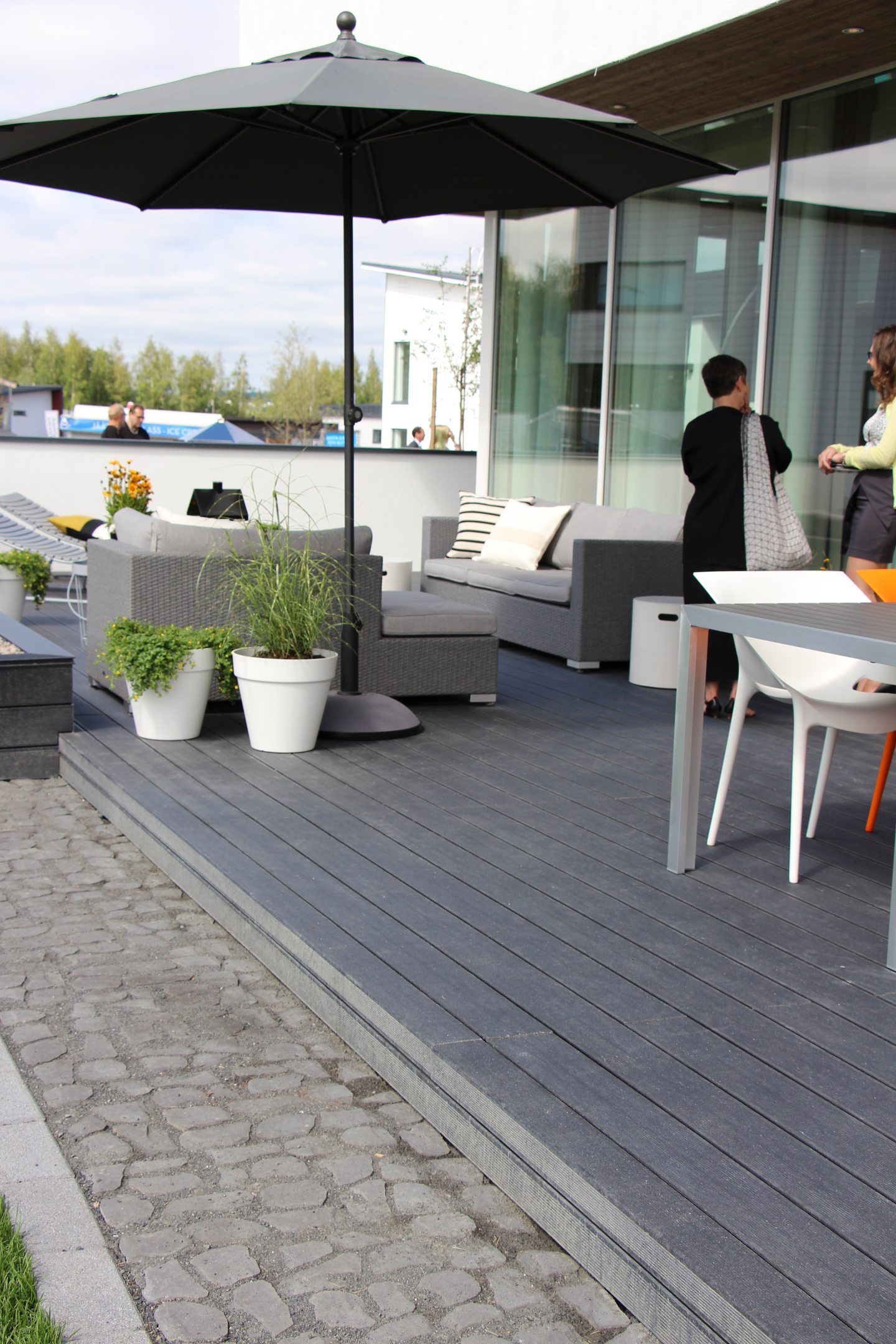 Louhikivi Rudus profiloitu musta 400x400/200x80mm 8,3kpl/m²