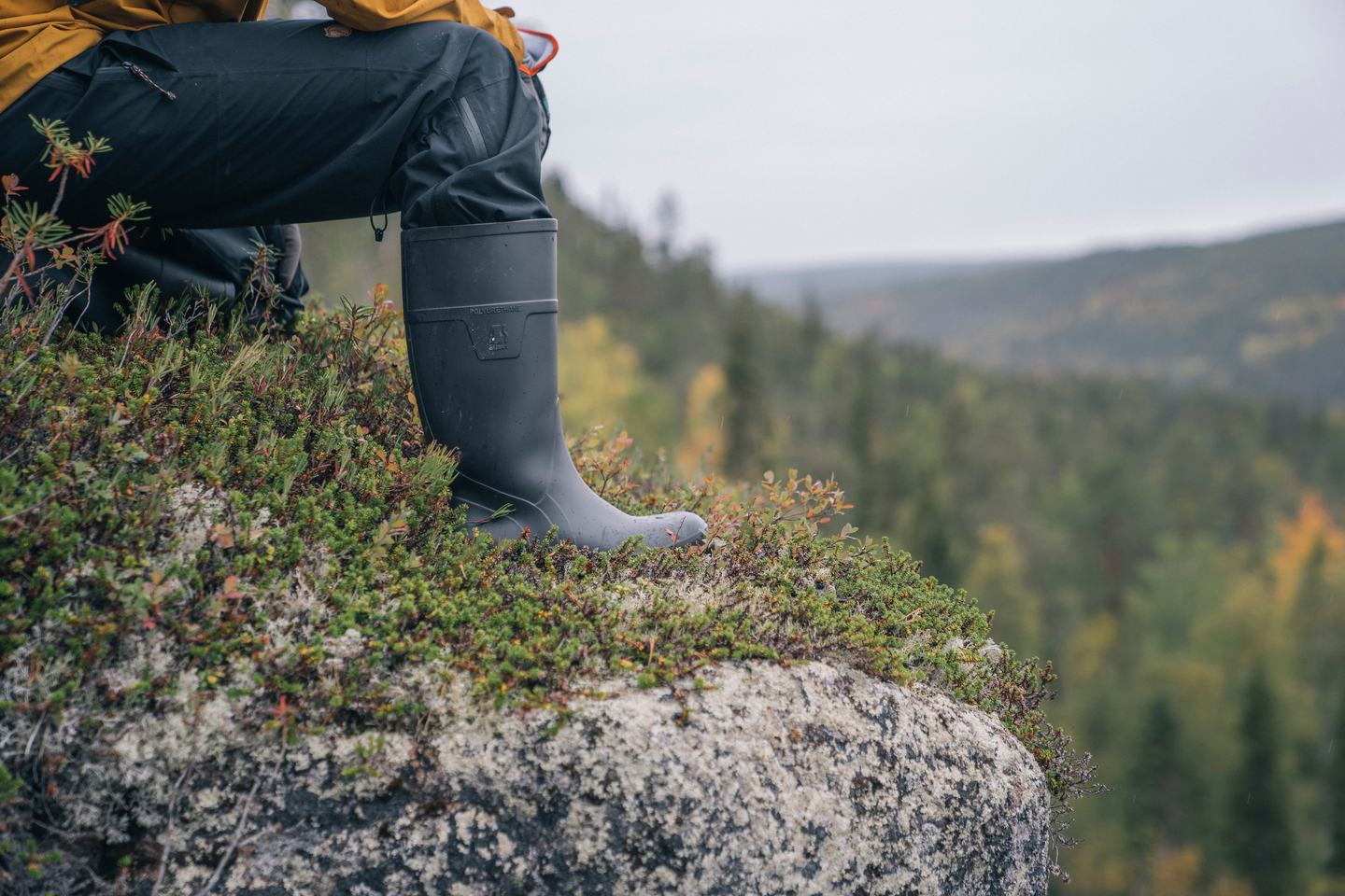 Kevytsaappaat Sievi Light Boot Black O4 vedenpitävät