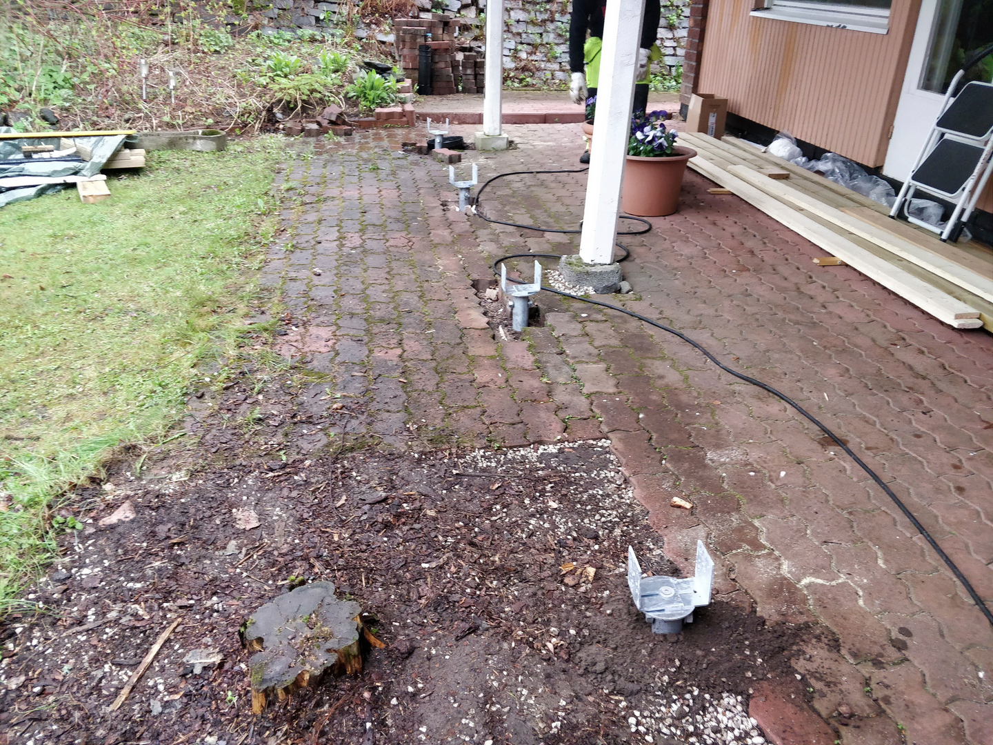 Ruuvipaalun U-kenkä vaakajuoksulle säädettävä