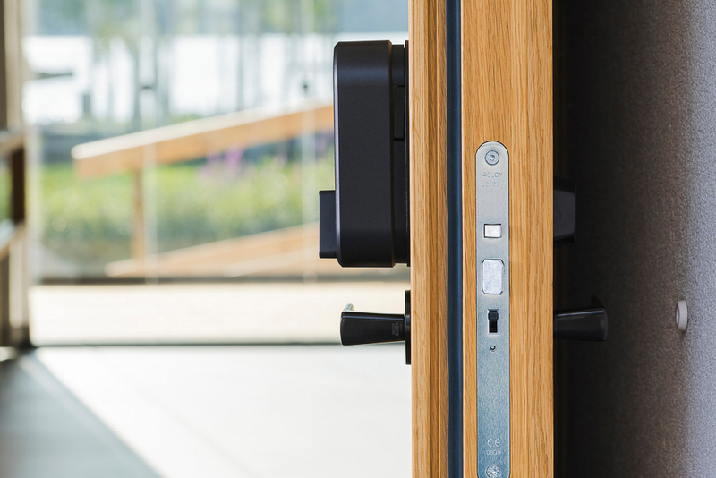 Älylukko Yale Linus musta