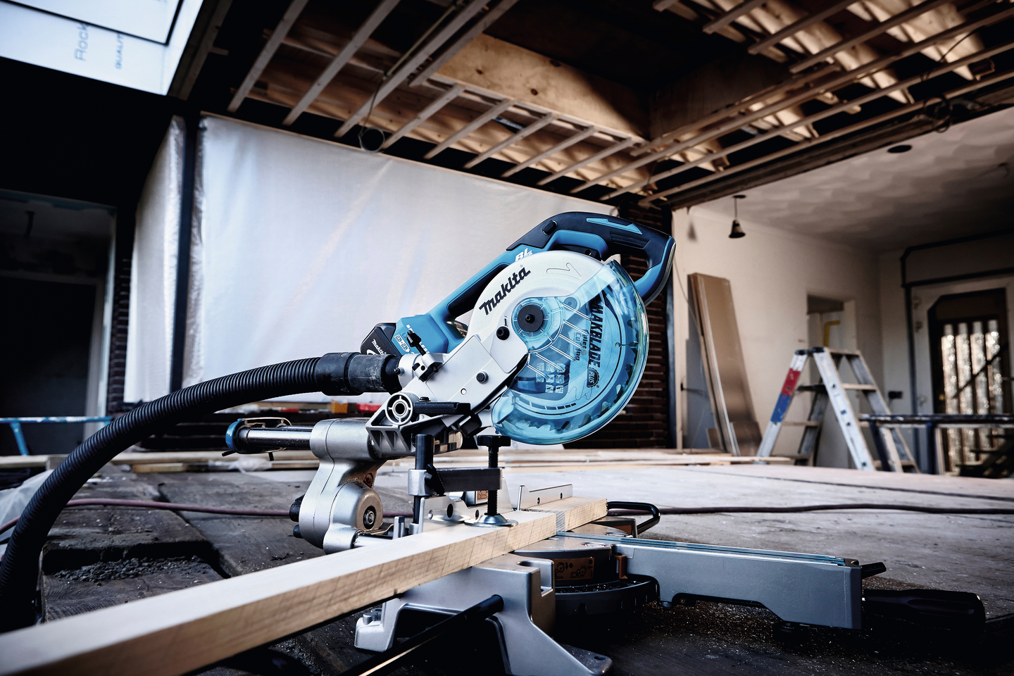 Akkujiirisaha Makita DLS714NZ 18V runko