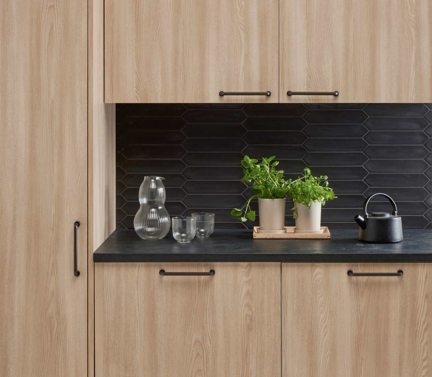 Seinälaatta Cello Lanse 5x25 musta matta 0,5m²