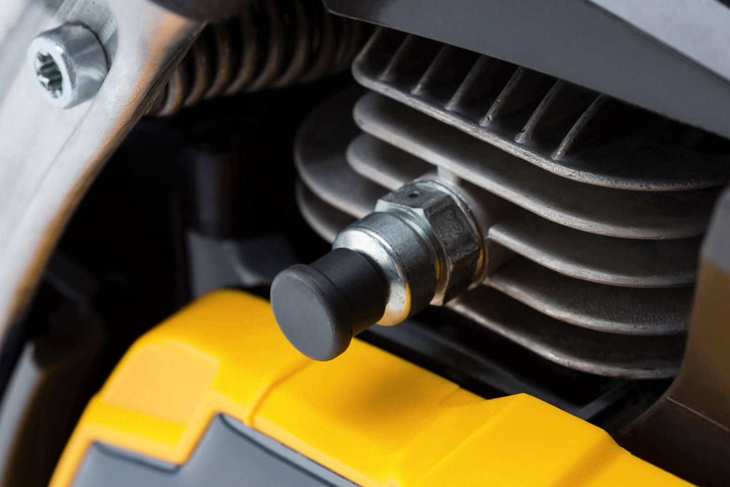 Moottorisaha Stiga CS 755 15in